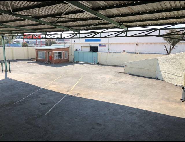 3,300M² WAREHOUSE FOR SALE IN GERMISTON CENTRAL